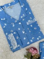 Pyjama  bleu fleuri avec Dentelle discrète – Image 3