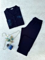 Pyjama bleu marine avec Dentelle discrète – Image 2