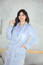 PYJAMA FEMME 3 P CHEMISE +PANTALON UNI +RB POLAIRE BLEU PERLE – Image 3