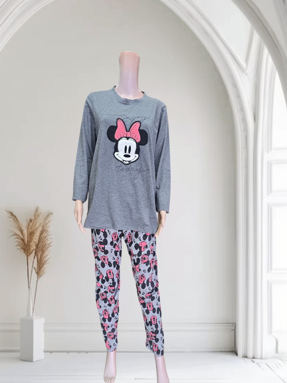WhatsApp-Image-2025-10-16-a-14.37.39_34049401.jpg PYJAMA FEMME COTON MINNIE GRIS – Image 1