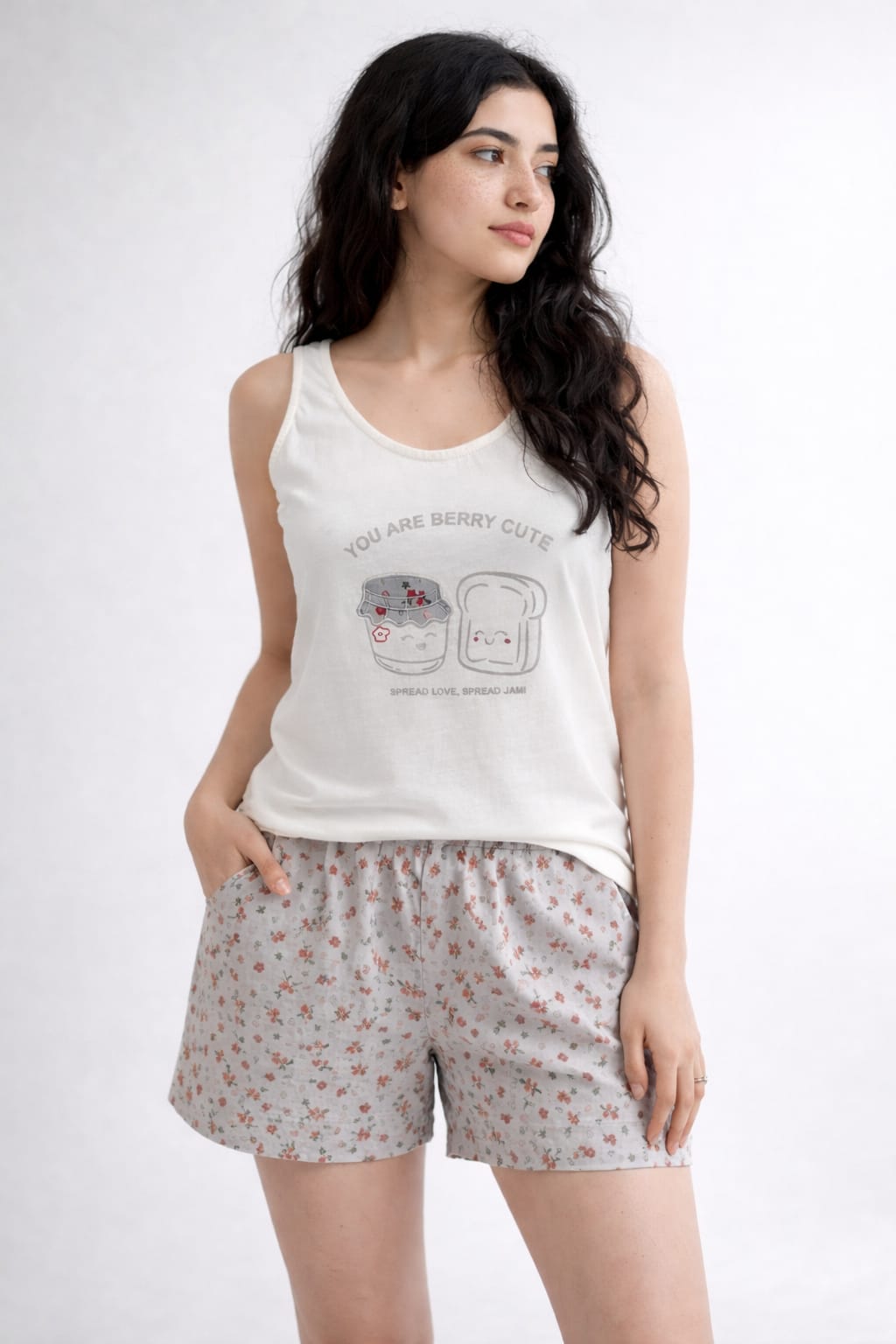WhatsApp-Image-2026-04-09-at-3.45.53-PM-3.jpeg PYJAMA“Berry Cute Jam” – Haut & short imprimés – Image 1