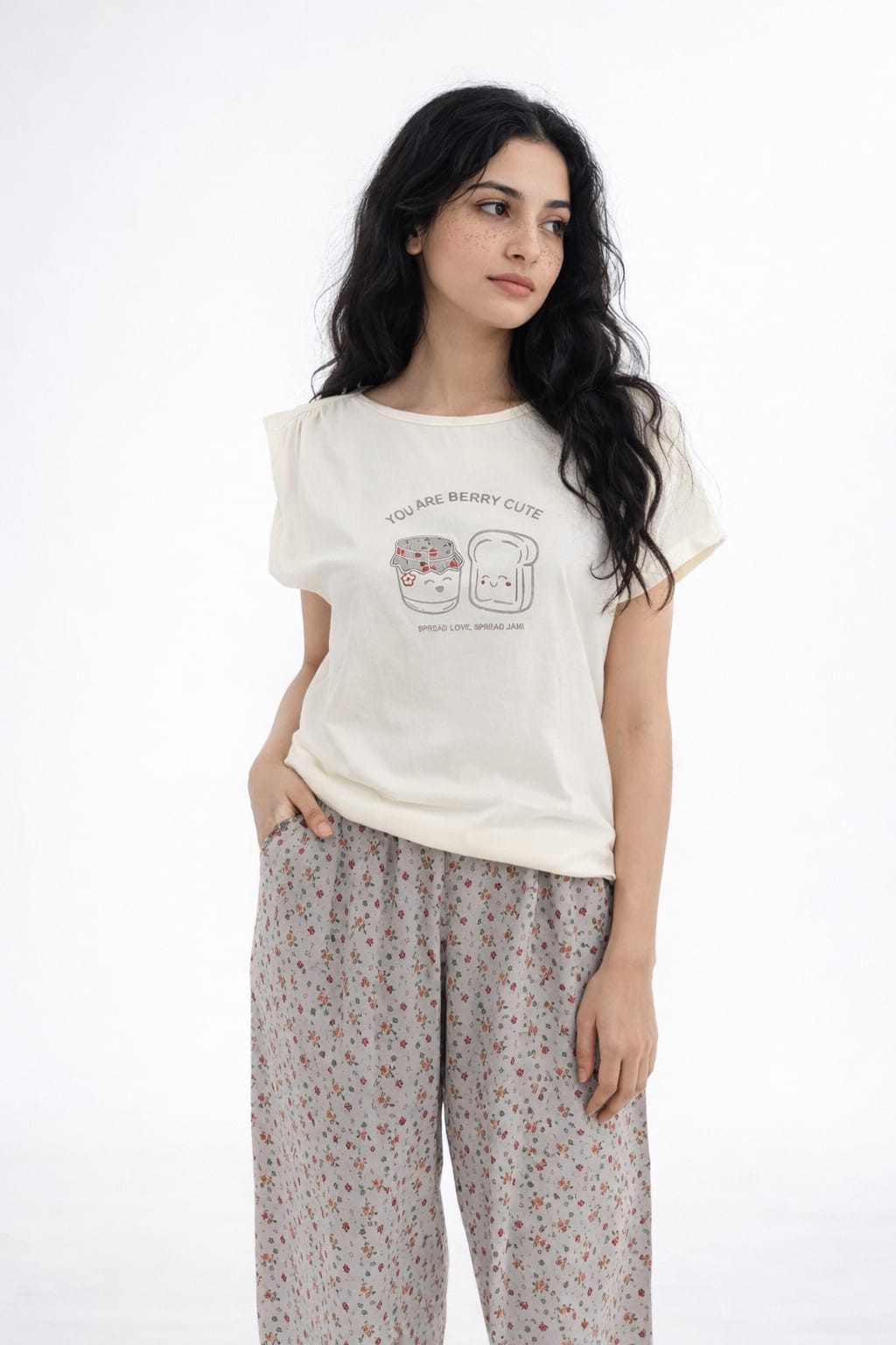 WhatsApp-Image-2026-04-09-at-3.45.53-PM-4.jpeg PYJAMA “Berry Cute” – T‑shirt & pantalon imprimé – Image 1