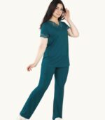 Pyjama femme en dentelle – Élégance & confort