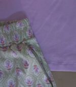 Pyjama femme violet dentelle & short feuillage pastel – Image 4